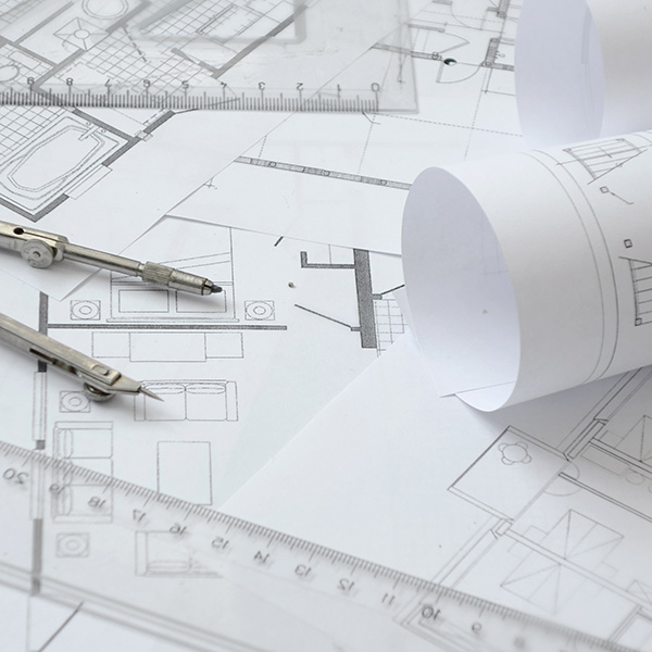 Technische Zeichnungen von Häusern, Zirkel und Lineale